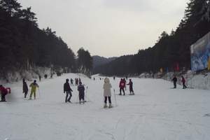 石家庄到秦皇古道滑雪 白鹿温泉汽车二日游